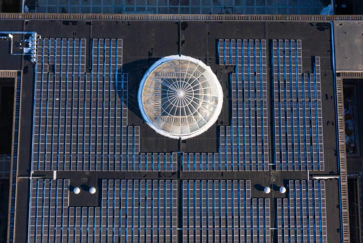 5 Advantages of Solar Panels for Commercial Buildings